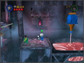 Przejmij kontrolę nad gościem w szklanym pomieszczeniu i naskocz na oba przyciski jednocześnie - On the Rocks (cz.3) | Villiant Episode 4 | LEGO Batman The Videogame - LEGO Batman: The Videogame - poradnik do gry