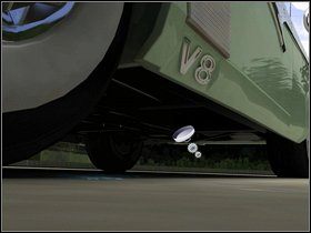 Użyj kawałka szkła na pojemniku z płynem do chłodnicy - Brat przeciw bratu (Brother against Brother) cz.3 - The Hardy Boys: The Hidden Theft - poradnik do gry