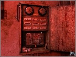 Wyjdź z szopy i użyj złotego klucza by otworzyć drzwi na tyłach przychodni - 11. Vladovista, powrót | Dracula 3 The Path of the Dragon - Dracula 3: The Path of the Dragon - poradnik do gry