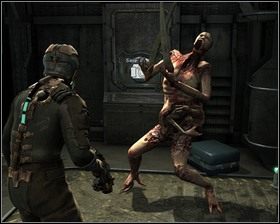 Wychodzimy z pomieszczenia przez drzwi prowadzące do hali załadunkowej, gdy dojdziemy do szerokiego korytarza, skręćmy w lewo (zwracam uwagę na pojemnik ) - Nowe transporty (cz.2) | Rozdział 01 | Solucja Dead Space - Dead Space - poradnik do gry