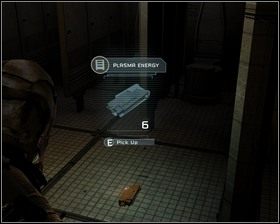 Dochodzimy do szerokiego korytarza, patrząc w prawo, na jego końcu znajdujemy kredyty , eksplorujemy toaletę w poszukiwaniu przedmiotów - Nowe transporty (cz.2) | Rozdział 01 | Solucja Dead Space - Dead Space - poradnik do gry