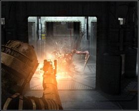 Podczas trwania dialogu zajmijmy dogodną pozycję, by między nami a pomieszczeniem za szybą była komora kriogeniczna - Zgubne oddanie (cz.2) | Rozdział 05 | Solucja Dead Space - Dead Space - poradnik do gry