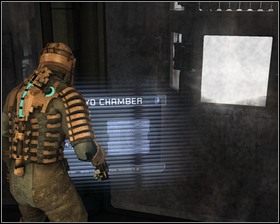 Teraz nie zważając na pozostałe potworki, biegniemy do pomieszczenia z szybą i aktywujemy kriogeniczną komorę za pomocą konsoli - Zgubne oddanie (cz.2) | Rozdział 05 | Solucja Dead Space - Dead Space - poradnik do gry