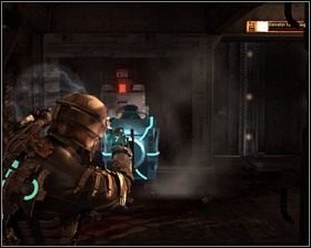 Naprzeciw warsztatu, jest ogniwo zasilające windę, zabierzmy go za pomocą kinezy i udajmy się z nim da drugi koniec kompleksu, gdzie znajdziemy drugą windę, pozbawioną zasilania - W próżnię (cz.2) | Rozdział 07 | Solucja Dead Space - Dead Space - poradnik do gry