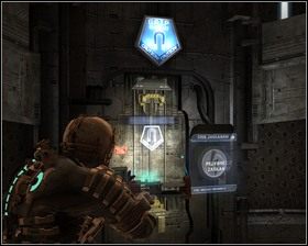 Skaczemy przed panel kontrolny i kinezą przesuwamy włącznik - Martwa przestrzeń (cz.2) | Rozdział 12 | Solucja Dead Space - Dead Space - poradnik do gry
