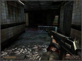 Gdy tylko skierujesz się do wyjścia z pomieszczenia, nastąpi frontalny atak - Szpital (część II) | Dusk-12 Strefa Śmierci - Dusk-12: Strefa Śmierci - poradnik do gry