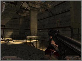 Wejdź do budynku po prawej - możesz tu spotkać kolejnego miejscowego - Kamaz (część I) | Dusk-12 Strefa Śmierci - Dusk-12: Strefa Śmierci - poradnik do gry