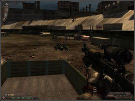 Gdy dojedziecie do bramy, staranujecie ją i opadniecie niżej, na budowaną autostradę - Kamaz (część I) | Dusk-12 Strefa Śmierci - Dusk-12: Strefa Śmierci - poradnik do gry