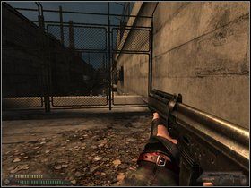 Gdy teren będzie czysty, zejdź na dół i skieruj się najpierw w lewo - znajdziesz sporo użytecznych rzeczy - Kamaz (część II) | Dusk-12 Strefa Śmierci - Dusk-12: Strefa Śmierci - poradnik do gry