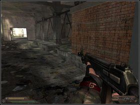 Wejdź do hali - są tu kolejne drapieżniki - Stacja kolejowa cz.1 | Dusk-12 Strefa Śmierci - Dusk-12: Strefa Śmierci - poradnik do gry