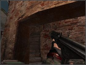 Masz dwie drogi: przez pokój po lewej (gdzie znajdziesz torbę lekarską) albo wyjść na balkon i kierować się w lewo - Stacja kolejowa cz.2 | Dusk-12 Strefa Śmierci - Dusk-12: Strefa Śmierci - poradnik do gry