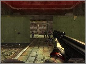 Z lewej strony zaatakuje Cię dwóch przeciwników, z prawej kolejna para - Więzienie | Dusk-12 Strefa Śmierci - Dusk-12: Strefa Śmierci - poradnik do gry