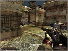 Po likwidacji grupy wejdź za bramę i skieruj się w lewo, do widocznego auta - Więzienie | Dusk-12 Strefa Śmierci - Dusk-12: Strefa Śmierci - poradnik do gry