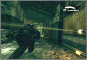 W pomieszczeniu przypominającym szatnię unikniesz promieni przechodząc od zasłony do zasłony - Pochodzenie (cz.1) | Nadciągająca burza | Gears of War 2 - Gears of War 2 - poradnik do gry