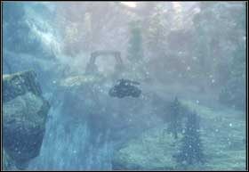 W tym celu cofnij się nieco i rozjedź wszystkie drzewa obok stojącego przy moście budynku po prawej stronie - Uniesienie | Nadciągająca burza | Gears of War 2 - Gears of War 2 - poradnik do gry