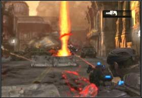 Kiedy otrzymasz informacje o dużej ilości szarańczy, podnieś leżący na ziemi Hammer od Dawn - Darmowy parking | Decydujące starcie | Gears of War 2 - Gears of War 2 - poradnik do gry