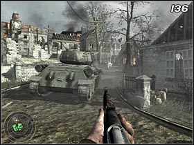 Poczekaj na sygnał do ataku i ruszaj w kierunku zabudowań - Stalowe koło | Kampania Call of Duty World at War - Call of Duty: World at War - poradnik do gry