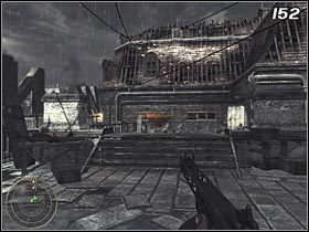 Przejdź przez pierwsze drzwi po lewej i dołącz do oddziału - będziesz świadkiem bezlitosnej egzekucji jednego z żołnierzy wroga (#151) - Wykwaterowanie | Kampania Call of Duty World at War - Call of Duty: World at War - poradnik do gry