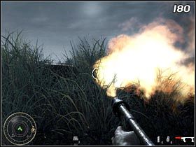 Na początku misji doskonale sprawdza się wypróbowana wcześniej taktyka, polegająca na chowaniu się za osłonami, zabijaniu najbliżej znajdujących się przeciwników i szybkim zajmowaniu kolejnych przyczółków - Miotacz i korkociąg | Kampania Call of Duty World at War - Call of Duty: World at War - poradnik do gry