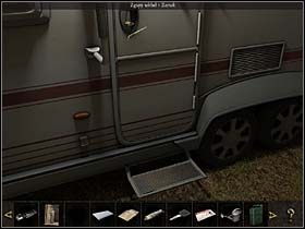 Dziewczyna zawraca więc w stronę ruin i na kemping - Kemping; przyczepa - Wyspa Gozo, 4 listopada 2008 - Chronicles of Mystery: Rytuał Skorpiona - poradnik do gry