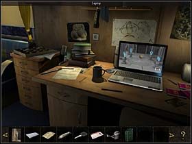 Podchodzi do usytuowanego na wprost wejścia biurka i zapewnia sobie porządne oświetlenie, zawieszając latarkę na haczyku nad biurkiem - Kemping; przyczepa - Wyspa Gozo, 4 listopada 2008 - Chronicles of Mystery: Rytuał Skorpiona - poradnik do gry