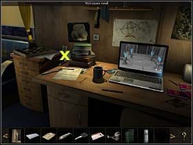 Wyłączywszy laptop, zabiera stojący za nim (po lewej) termos z kawą - Kemping; przyczepa - Wyspa Gozo, 4 listopada 2008 - Chronicles of Mystery: Rytuał Skorpiona - poradnik do gry