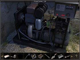 Okazuje się jednak, że panują tam egipskie ciemności, zatem nasza bohaterka wychodzi na zewnątrz i podchodzi do agregatu prądotwórczego (na prawo od wejścia do podziemi; zbliżenie) - Ruiny; świątynia; podziemia - Wyspa Gozo, 4 listopada 2008 - Chronicles of Mystery: Rytuał Skorpiona - poradnik do gry