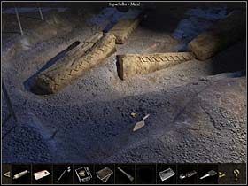 Na terenie świątyni Sylvie podziwia podest z portalem po prawej po czym postanawia zbadać widoczną na prawo od niego świeżą odkrywkę (zbliżenie) - Ruiny; świątynia; podziemia - Wyspa Gozo, 4 listopada 2008 - Chronicles of Mystery: Rytuał Skorpiona - poradnik do gry