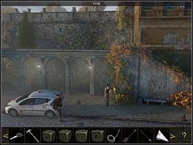 Tam najpierw kieruje się w prawo, gdzie ze stolika kawiarenki zabiera wilgotne chusteczki - Ulice; komnata; sekretne przejście - Watykan, 8 listopada 2008 - Chronicles of Mystery: Rytuał Skorpiona - poradnik do gry