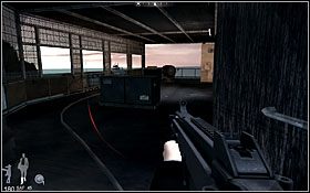 Po drugiej stronie [03] zeskocz na niższą półkę i przygotuj się na ostatnią strzelaninę (znajdziesz tam sporo amunicji i broni) - Etap III - Opera House (cz.2) | Quantum of Solace - Quantum of Solace - poradnik do gry