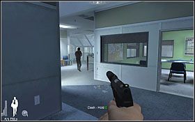 Następnie opuść biuro, wychodząc na zewnątrz - Etap IX - Miami Airport (cz.1) | Quantum of Solace - Quantum of Solace - poradnik do gry