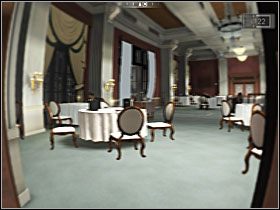 Wejdź po nich i mijając salę ze stolikami ,opuść ją drzwiami, koło których będą się ruszać firanki - Etap XII - Casino Poison | Quantum of Solace - Quantum of Solace - poradnik do gry