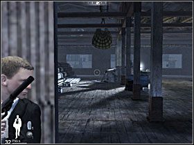 Teraz bez przeszkód możesz wejść do hangaru - Etap XIII - Barge (cz.1) | Quantum of Solace - Quantum of Solace - poradnik do gry