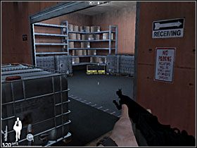 Nim udasz się w dalszą drogę, zajrzyj do magazynu po prawej - znajdziesz tam bardzo mocny karabin, który będzie za chwilę bardzo przydatny - Etap XV - Eco Hotel (cz.2) | Quantum of Solace - Quantum of Solace - poradnik do gry