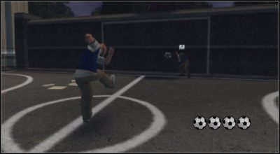 Osobiście zalecam lekko puścić celownik na bok, a później nieznacznie skierować go w dół, tak aby zaczął opadać i przywalić w piłkę kiedy najedzie na kujona - Mini-gry | 100% w Bully Scholarship Edition - Bully: Scholarship Edition - poradnik do gry