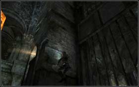 Złap jedno z ramion stojącego pośrodku kołowrotu i zacznij pchać je do końca poruszając się w kierunku przeciwnym do ruchu wskazówek zegara - Croft Manor - Protected by the Dead (cz.1) | Solucja Tomb Raider Underworld - Tomb Raider: Underworld - poradnik do gry