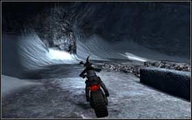Przed Tobą znajduje się spiralna droga prowadząca w dół pilnowana przez kliku przeciwników - Jan Mayen Island - Gate of the Dead | Solucja Tomb Raider Underworld - Tomb Raider: Underworld - poradnik do gry