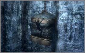 Skalną półką dojdziesz do sali z dwoma kamiennymi blokami poruszającymi się na zmianę w górę i w dół - Jan Mayen Island - Valhalla (cz.1) | Solucja Tomb Raider Underworld - Tomb Raider: Underworld - poradnik do gry