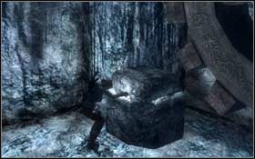 Po łańcuchu przejdź nieruchomych do długich drążków w z nich na poruszający się kamienny blok - Jan Mayen Island - Valhalla (cz.2) | Solucja Tomb Raider Underworld - Tomb Raider: Underworld - poradnik do gry