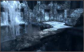 Złap się krawędzi młota, jednak tym razem nie przechodź na jego boczną stronę - Jan Mayen Island - Valhalla (cz.2) | Solucja Tomb Raider Underworld - Tomb Raider: Underworld - poradnik do gry