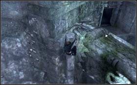 [110] Na częściowo zniszczonym podeście z rzeźbami, podtrzymywanym przez popękaną kolumnę - Southern Mexico - The Midgard Serpent | Sekrety Tomb Raider Underworld - Tomb Raider: Underworld - poradnik do gry