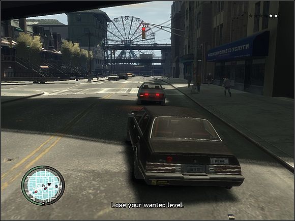 Mapa pokazuje też wszystkie pojazdy policji oraz patrole piesze, znajdujące się w pobliżu - Policja | Podstawy | Grand Theft Auto IV - Grand Theft Auto IV - poradnik do gry