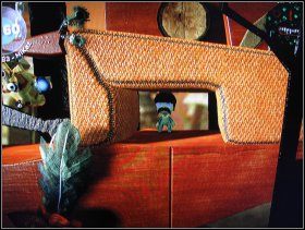 Teraz możemy pobiec w prawo i zebrać Horror Face - 1. Swinging Safari | The Savannah | LittleBigPlanet - LittleBigPlanet - poradnik do gry