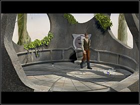 W otwór po lewej wstawia otrzymaną od Pripogali statuetkę i próbuje ją przekręcić - Zdobyć żywą wodę | Wioska | Zaginiona historia Tale of Hero - Zaginiona historia: Tale of Hero - poradnik do gry