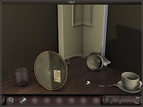 Powróciwszy do pokoju, maszeruje do biurka (zbliżenie), by stworzyć prowizoryczne łącze - Hotel #1 | Francja, Paryż | Art of Murder Klątwa Lalkarza - Art of Murder: Klątwa Lalkarza - poradnik do gry