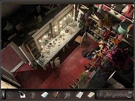 Pomiędzy blatem (po lewej) a wieszakami z kostiumami (po prawej) znajduje się szuflada (na dole) - Moulin Rouge | Francja, Paryż | Art of Murder Klątwa Lalkarza - Art of Murder: Klątwa Lalkarza - poradnik do gry