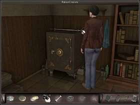 Tak więc agentka przechodzi w okolice biurka i zdejmuje ze ściany wiszący pomiędzy obrazami rapier - Antykwariat #2 | Hiszpania, Azarra | Art of Murder Klątwa Lalkarza - Art of Murder: Klątwa Lalkarza - poradnik do gry