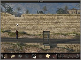 Wieczorem agentka Bonnet dociera pod posiadłość Louisa Carnota - Brama; mur; budka telefoniczna; przystań | Francja, Marsylia - Art of Murder: Klątwa Lalkarza - poradnik do gry