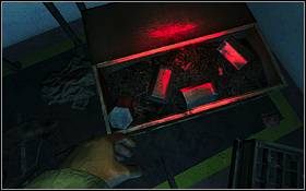 Na początku podbiegnij do skrzynki stojącej w rogu i zabierz z niej metalowy element, z którego wykonasz potrzebną mechanikowi część - [Solucja] Stress | Cryostasis Arktyczny Sen - Cryostasis: Arktyczny Sen - poradnik do gry