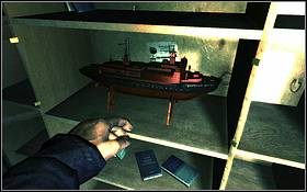 Gdy dostaniesz telegram wstań, podejdź do oszklonej szafki i otwórz ją - [Solucja] Light | Cryostasis Arktyczny Sen - Cryostasis: Arktyczny Sen - poradnik do gry